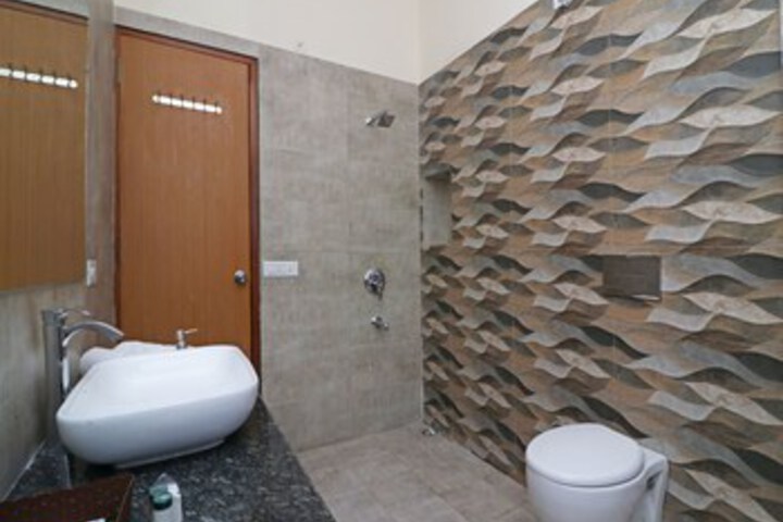 Room 4 of 37