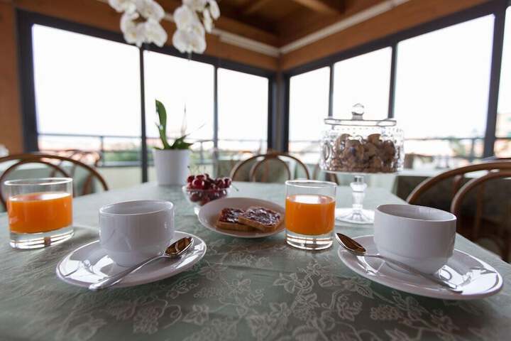 Breakfast/Coffee Service 15 of 41