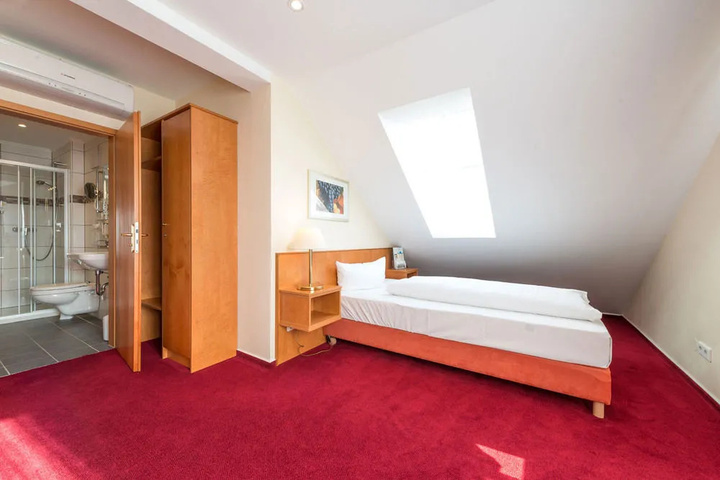 Room 3 of 12