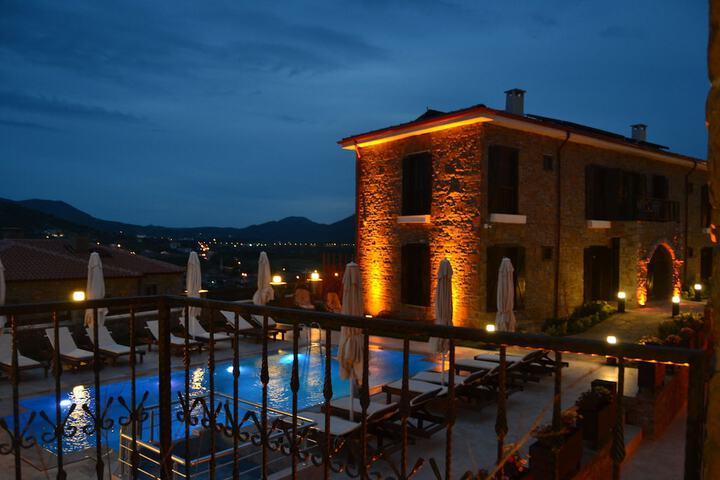 Pool 13 of 20