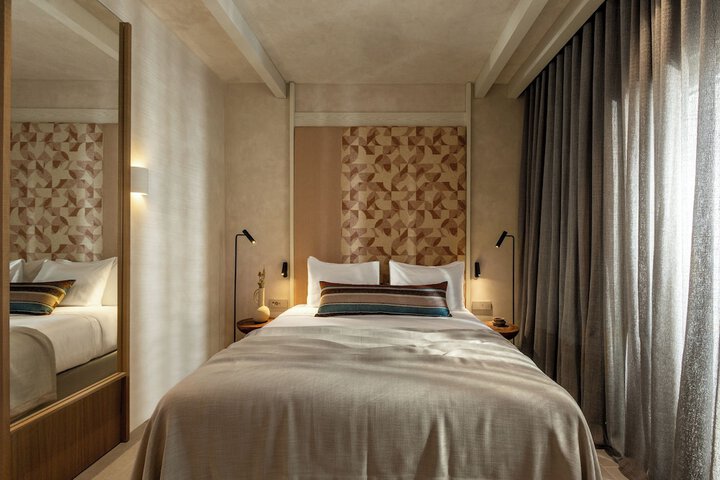 Room 17 of 61
