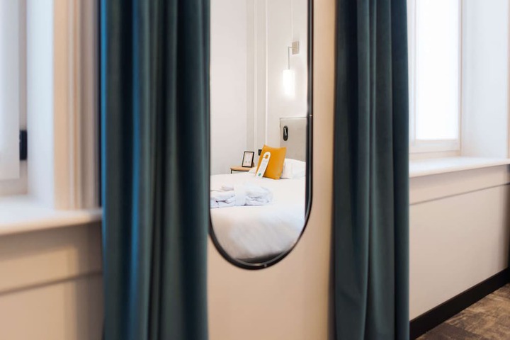 Room 12 of 84