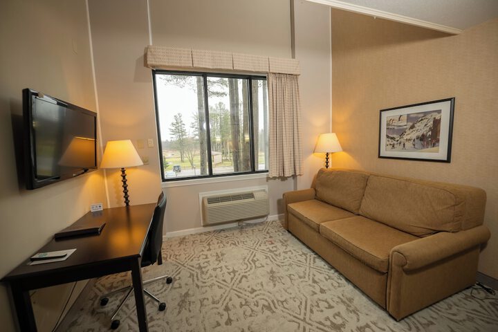 2 Queen Beds Accessible (3 of 7)