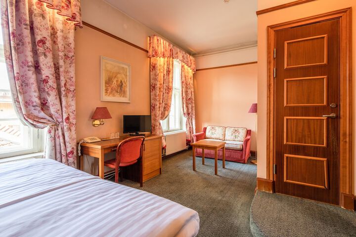 Room 8 of 24
