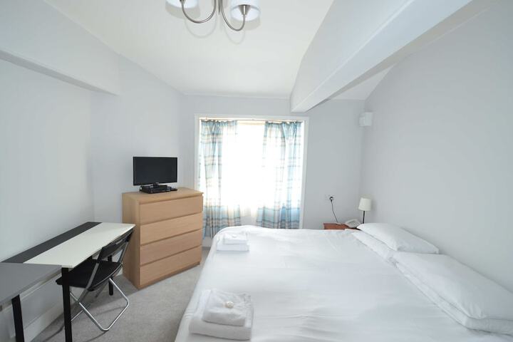 Room 19 of 371