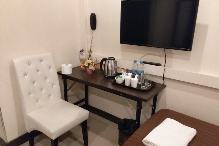 Room 13 of 68