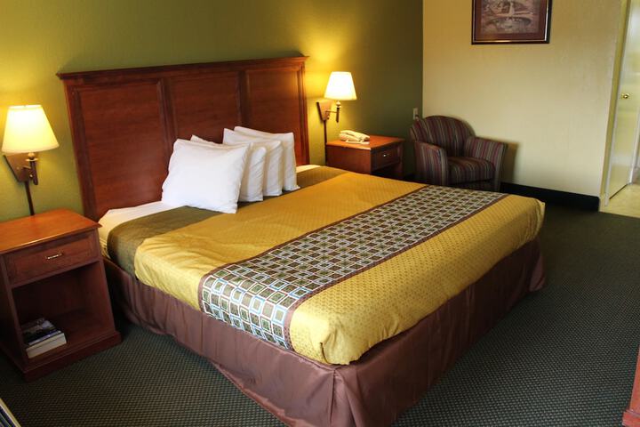 1 King Bed (20 of 28)