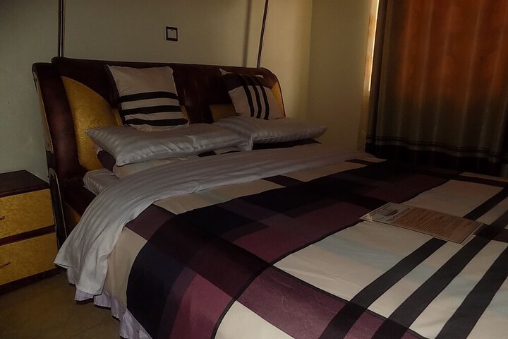 Room 6 of 25