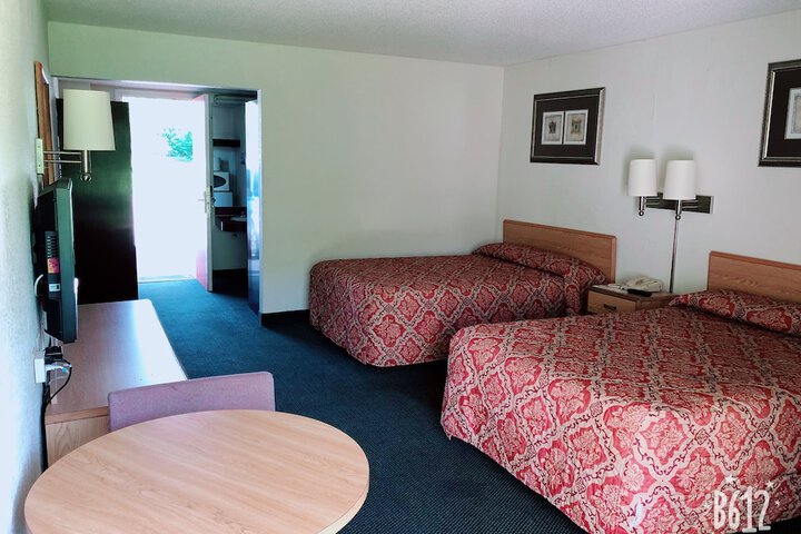 2 Double Beds (3 of 10)