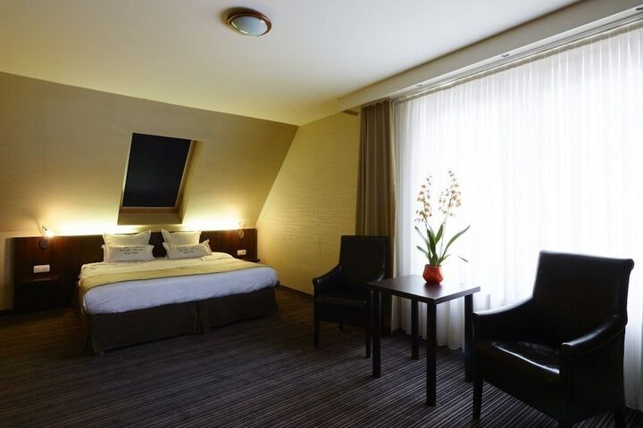 Room 4 of 31