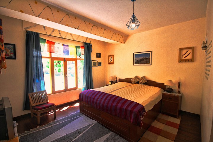 Room 4 of 63
