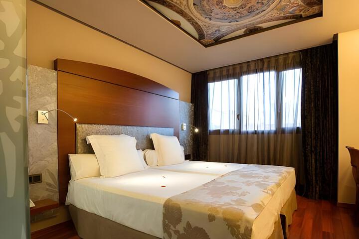 Room 15 of 81