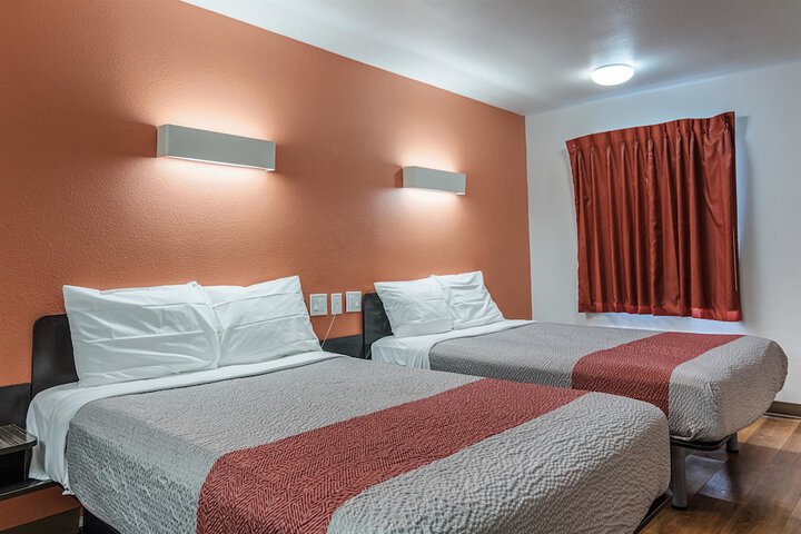 2 Double Beds (3 of 9)