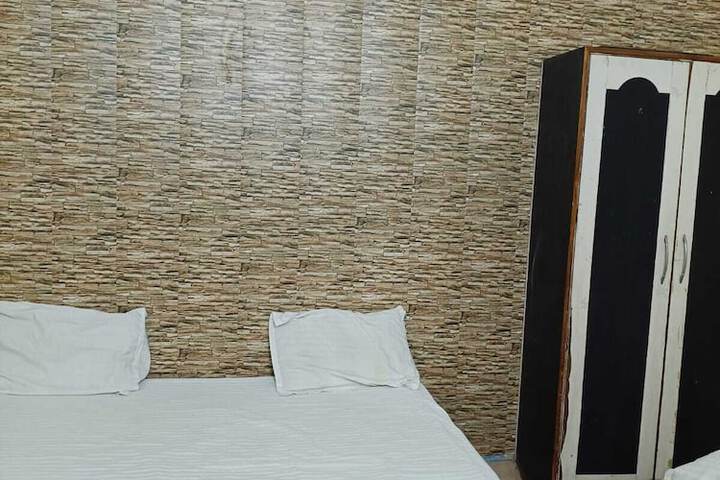 Room 7 of 18