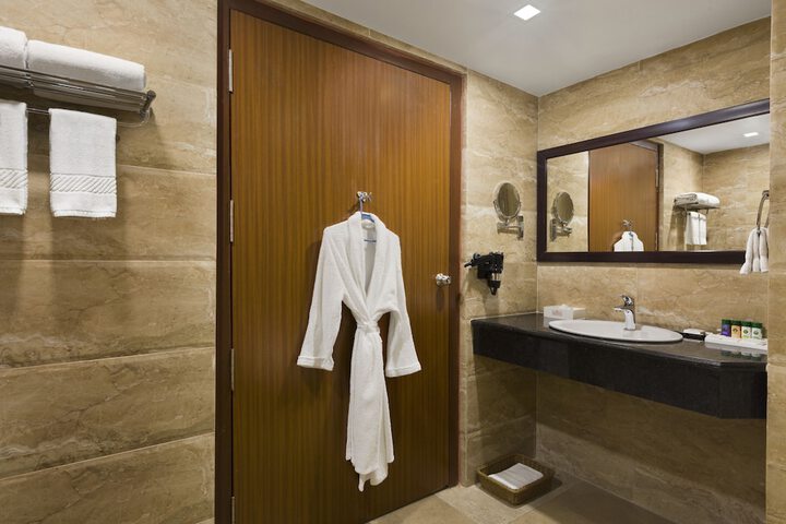 Room 28 of 60