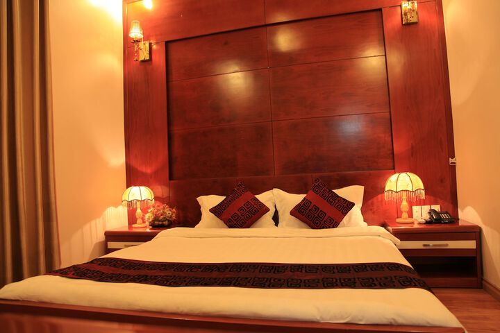 Room 10 of 25