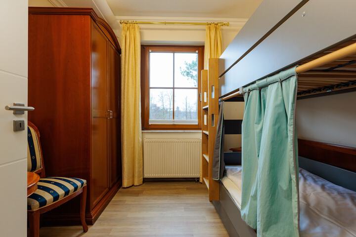 Room 12 of 90