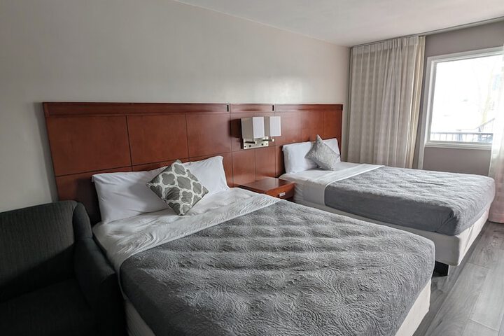 Family Room 2 Queen Beds (9 of 9)