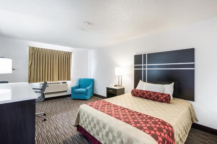 1 Queen Bed (1 of 13)