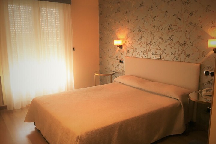Room 15 of 90