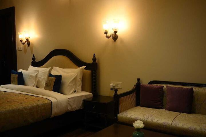 Room 44 of 161