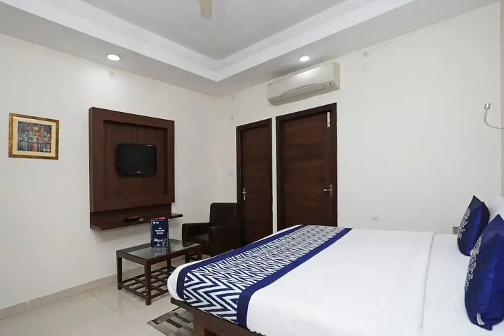 Room 3 of 12