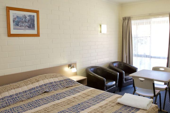 Room 4 of 25