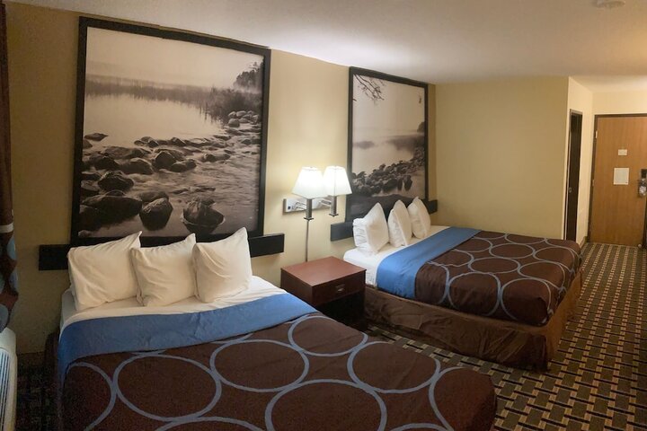 2 Queen Beds (4 of 15)