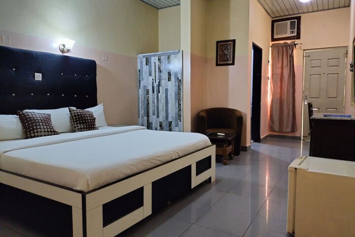Room 17 of 48