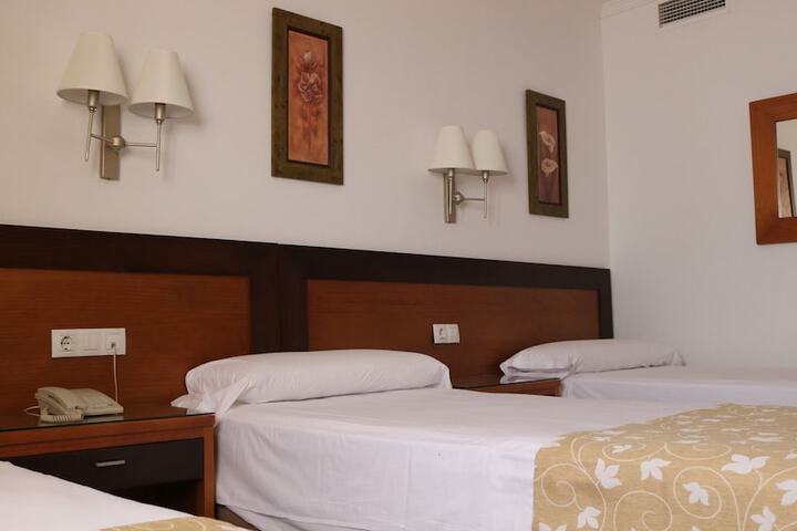 Room 13 of 35