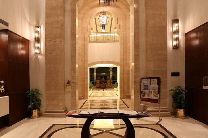 DLF Club 5