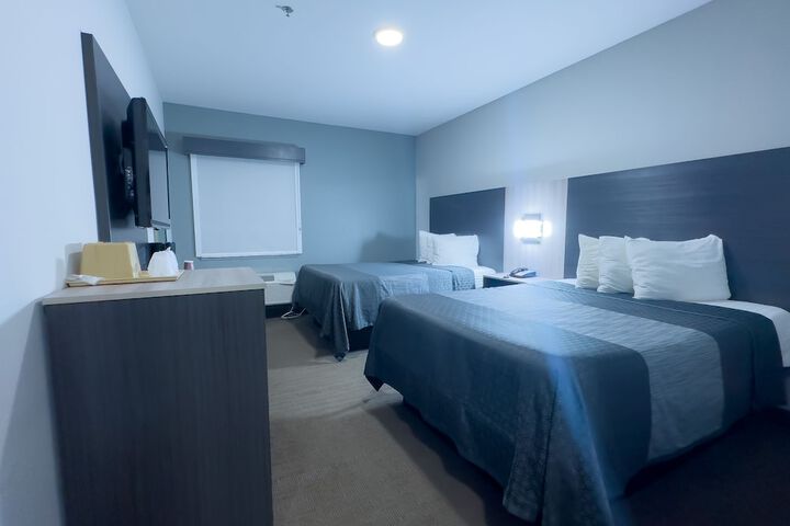 2 Queen Beds (5 of 5)