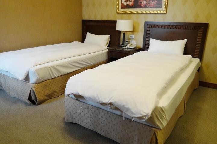 Room 5 of 37