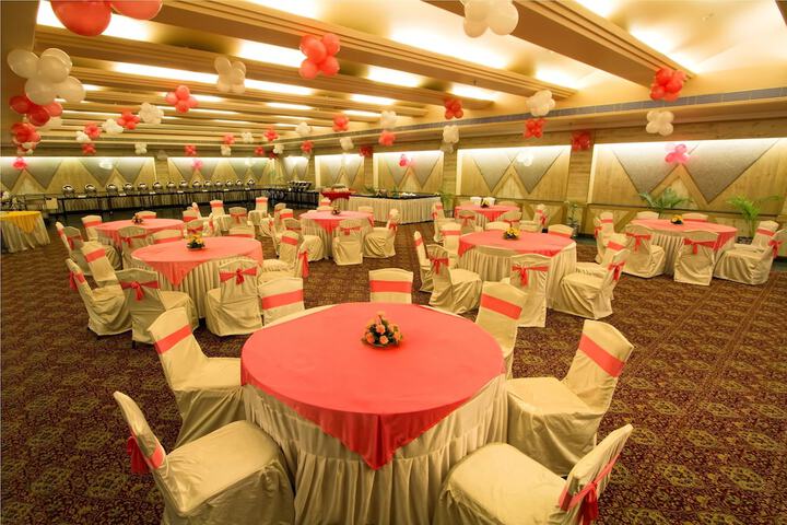 Ballroom/Hall 61 of 70
