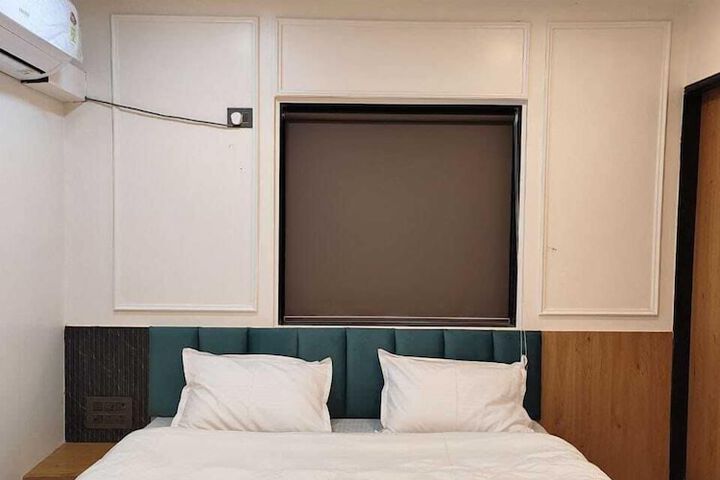 Room 4 of 27