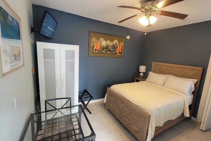Room 8 of 109