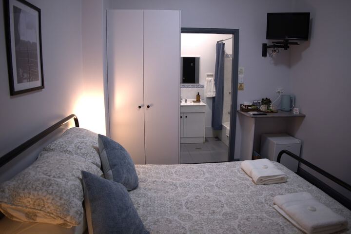 Room 10 of 26
