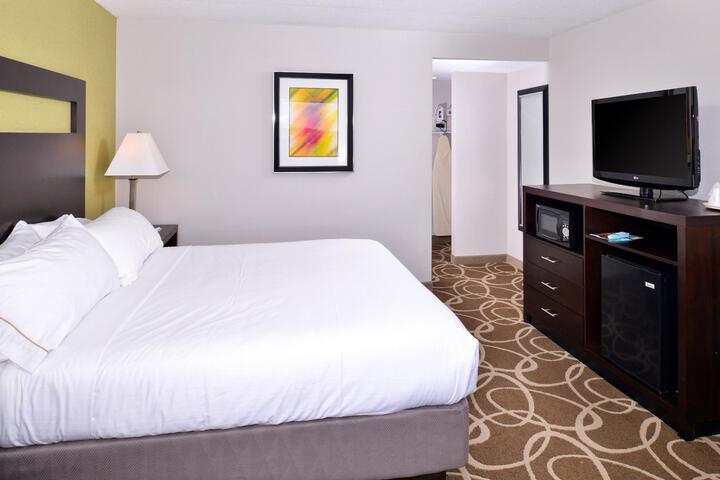 1 King Bed (5 of 14)