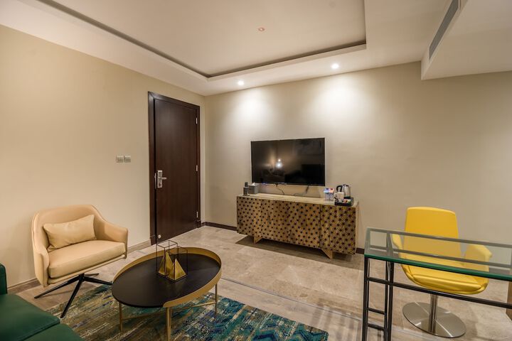 Room 34 of 74