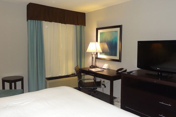 1 King Bed (15 of 18)