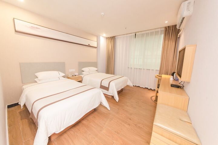 Room 9 of 31