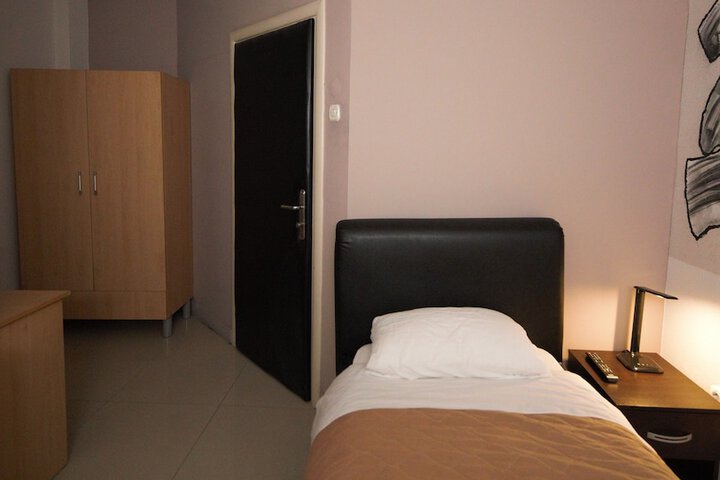 Room 34 of 84