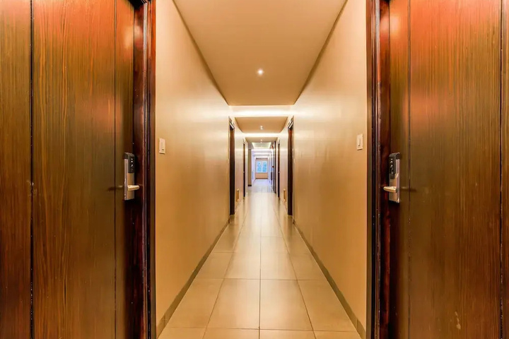 Room 9 of 14