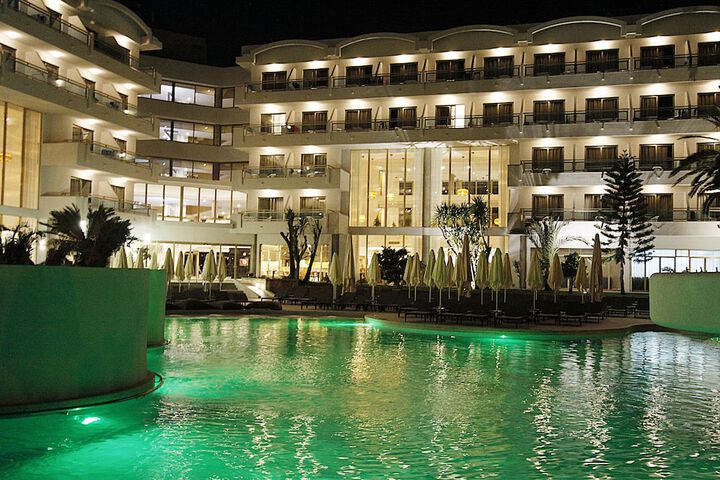 Hotel with Pool