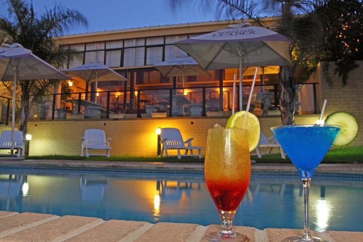 Pool Hotel