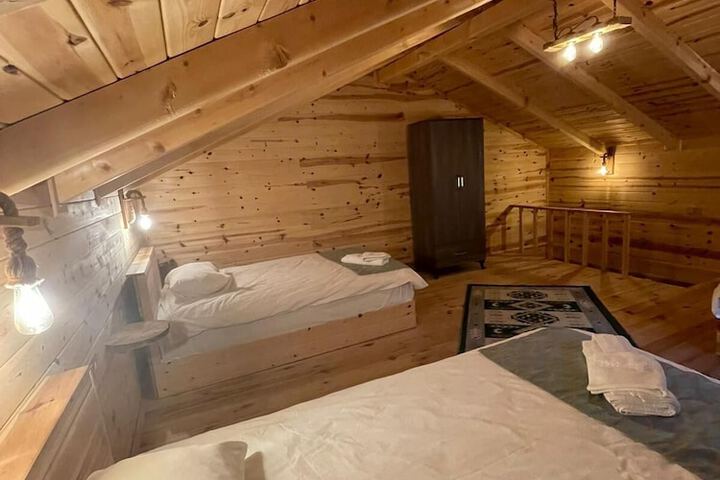 Room 9 of 89