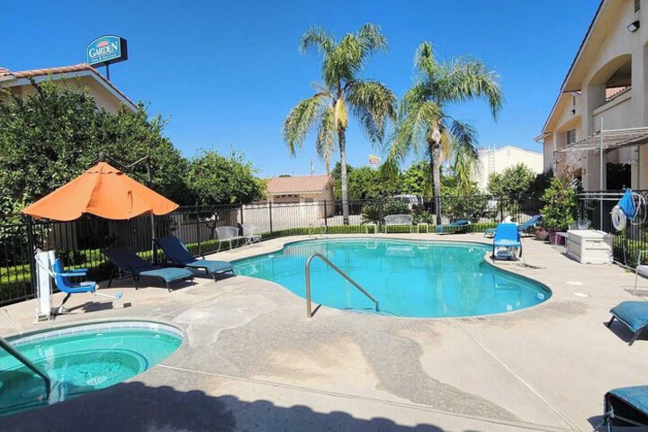 Pool 22 of 24