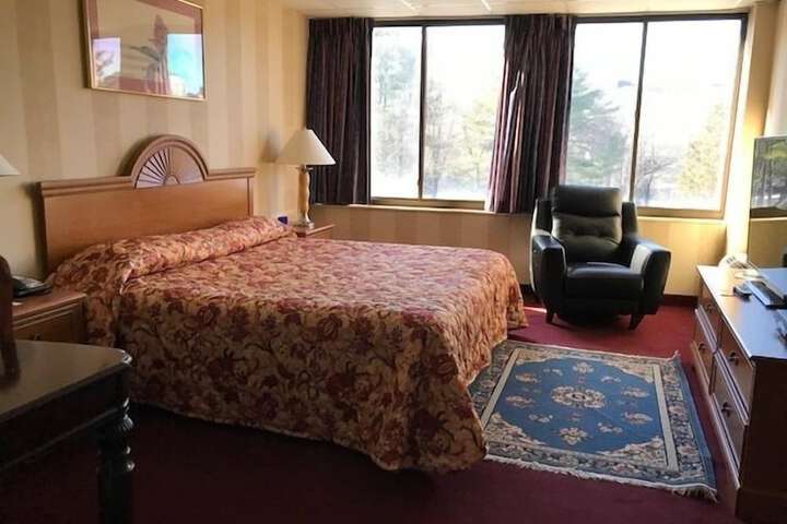 2 Queen Beds (10 of 11)