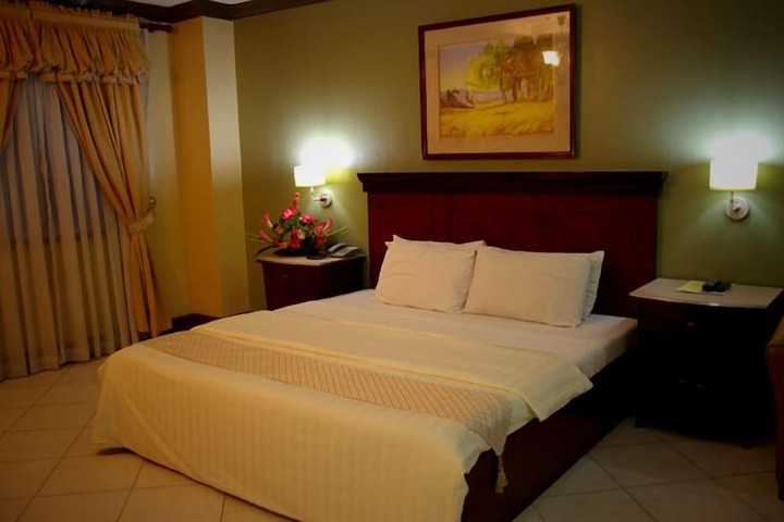 Room 15 of 33