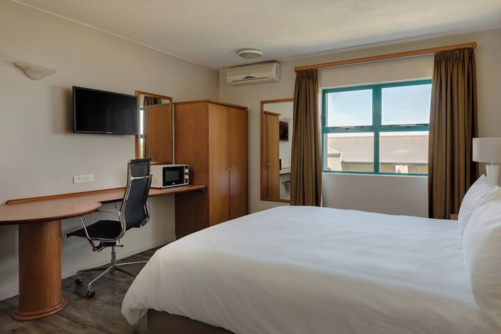 Room 13 of 36